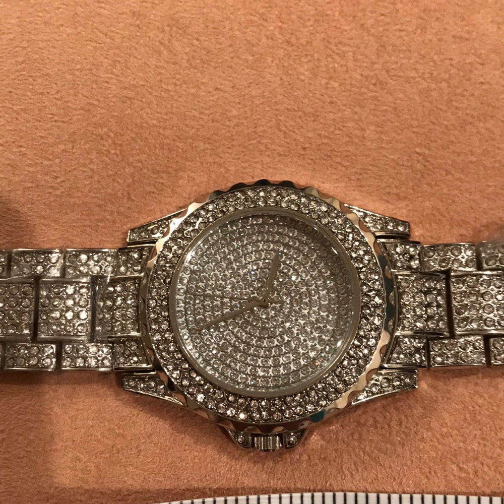 O medley Watch With Beautiful Rhinestones.